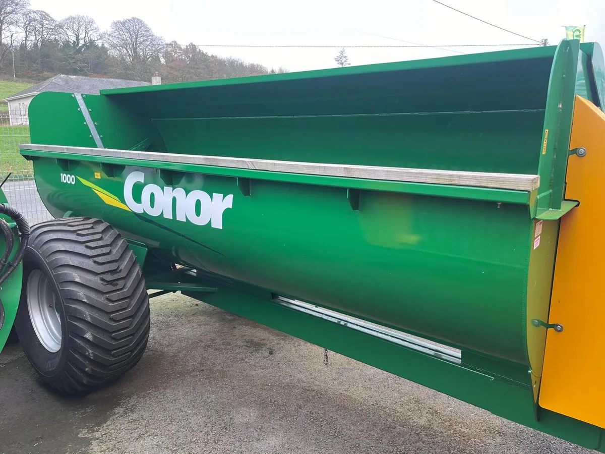 Conor 1000 Side Unload Dung Spreader - Image 2