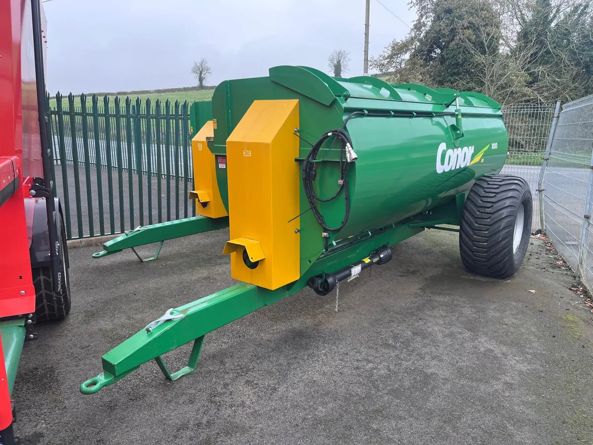 Conor 1000 Side Unload Dung Spreader - Image 1