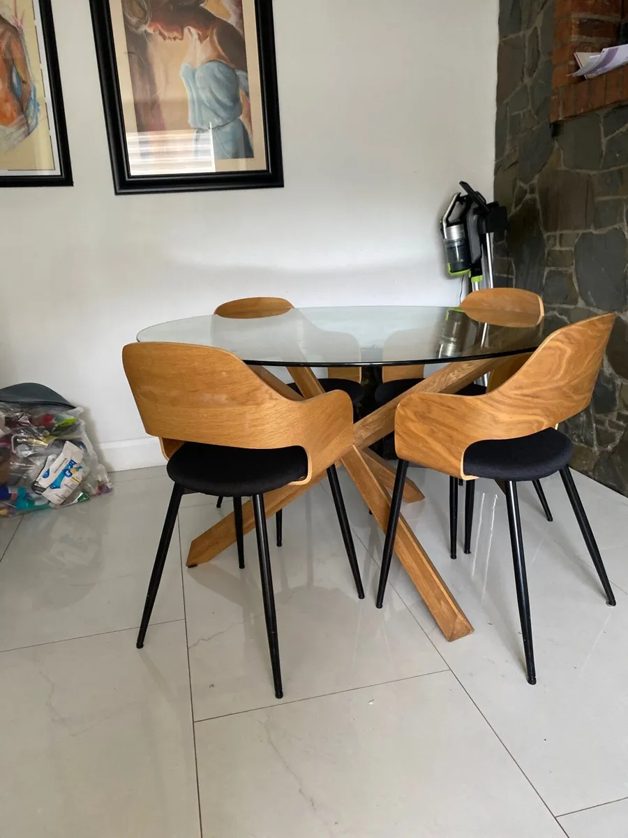 Kitchen table and chairs done deal hotsell