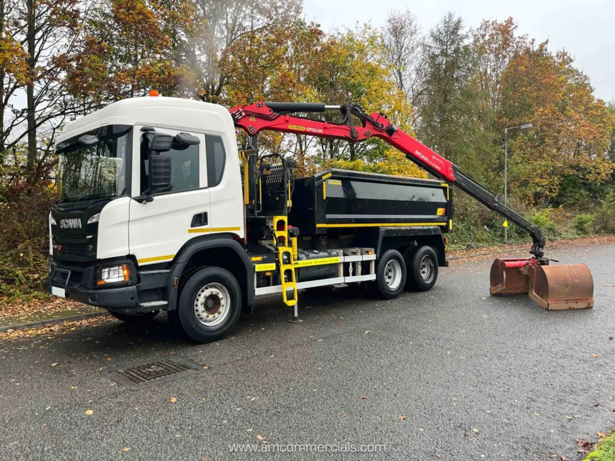 2019 SCANIA P320 XT 6X4 TIPPER GRAB 26T - Image 1