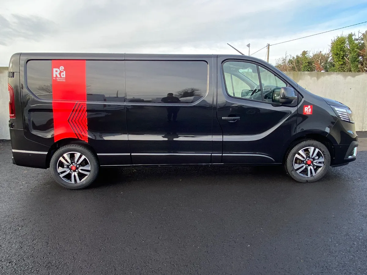 Renault Trafic Exclusive Black 150/170 HP - Image 2