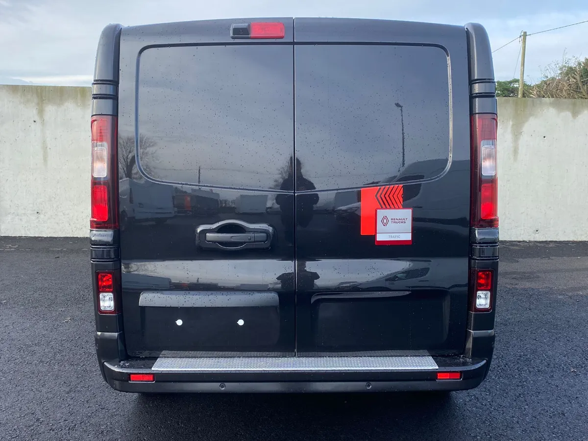 Renault Trafic Exclusive Black 150/170 HP - Image 3