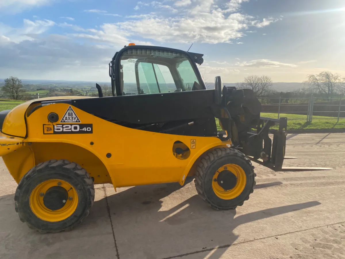 2019 JCB 520-40 - Image 1