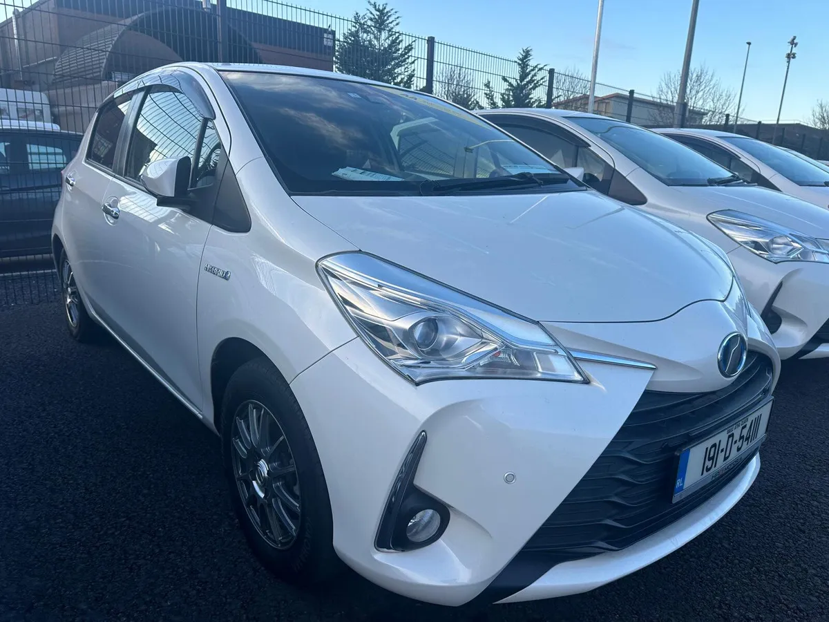 TOYOTA VITZ 2019 HYBRID - Image 3