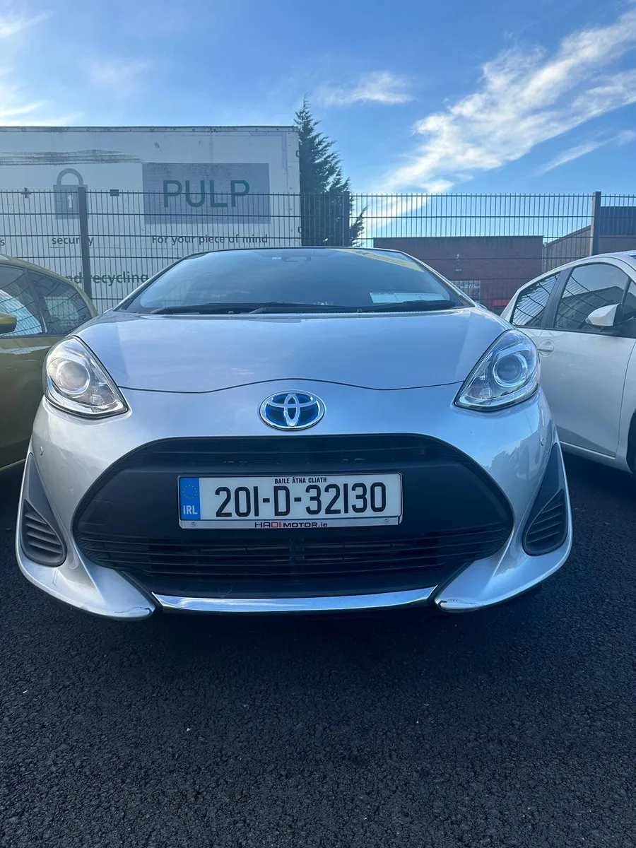 TOYOTA AQUA HYBRID HIGH SPEC - Image 2