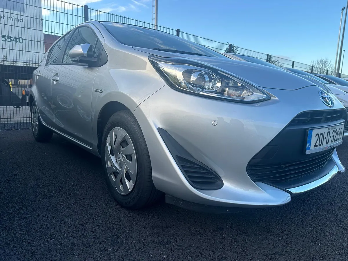 TOYOTA AQUA HYBRID HIGH SPEC - Image 3