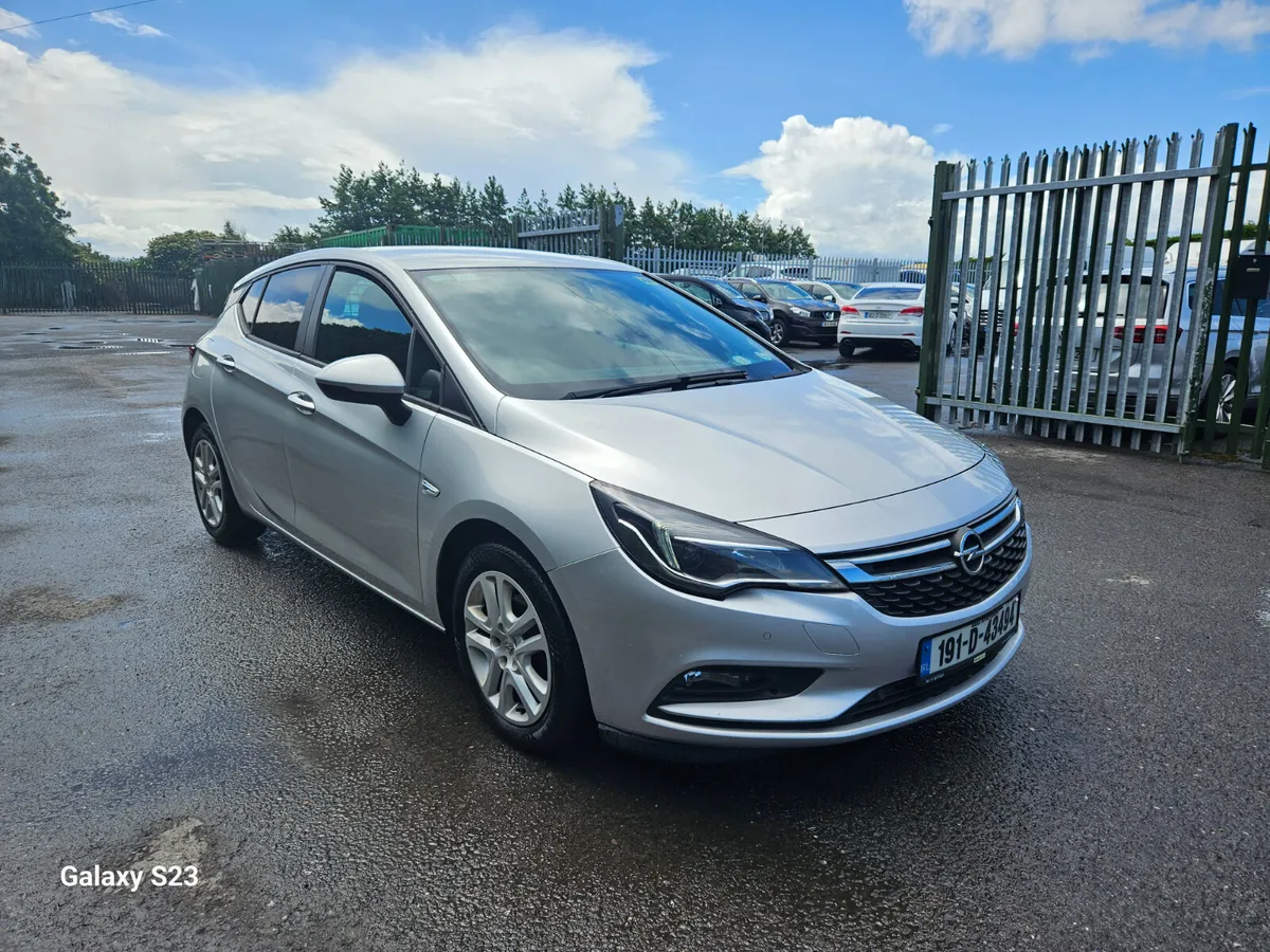 Opel Astra 2019 1.6 D 108000 kms - Image 1