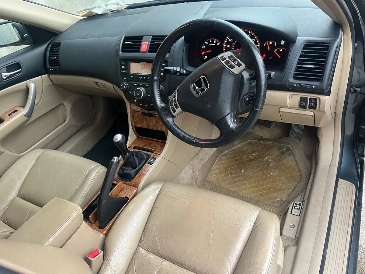 2005 Honda Accord for parts - Image 2