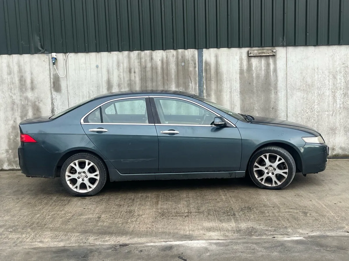 2005 Honda Accord for parts - Image 3