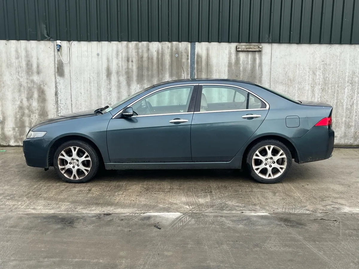2005 Honda Accord for parts - Image 4