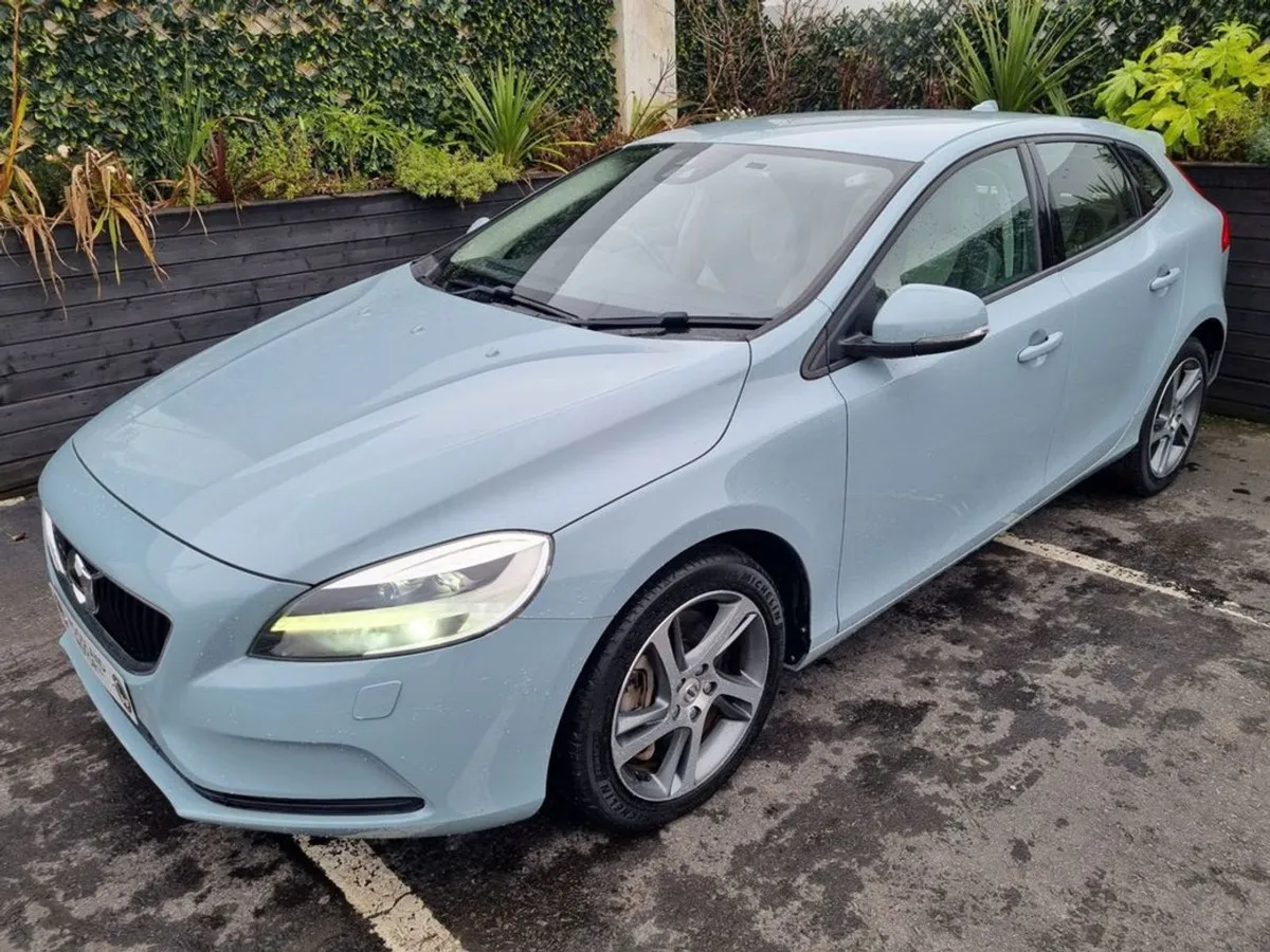 Volvo V40 1.5 T3 / Momentum High Spec / Low Milea - Image 2