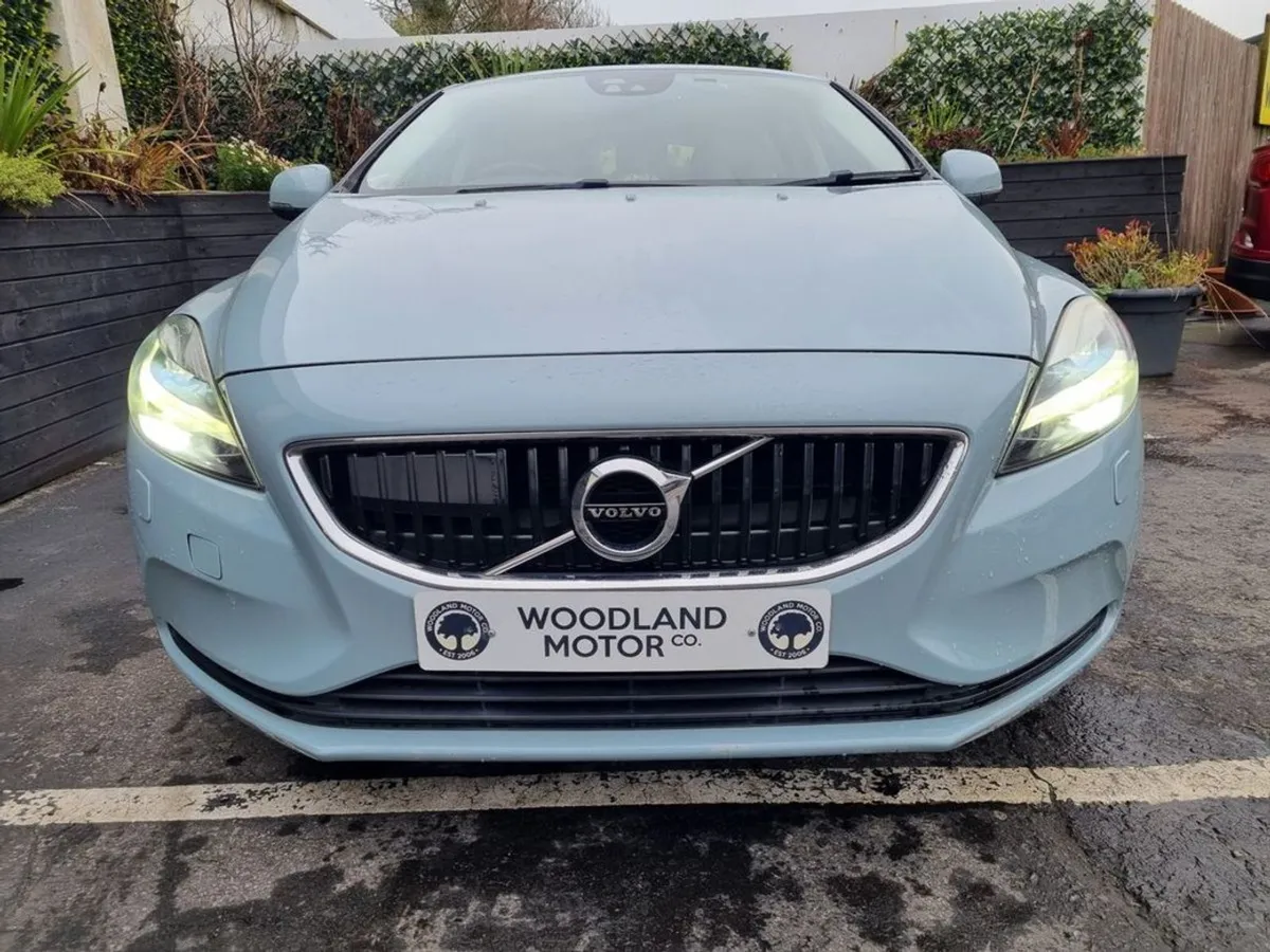 Volvo V40 1.5 T3 / Momentum High Spec / Low Milea - Image 3