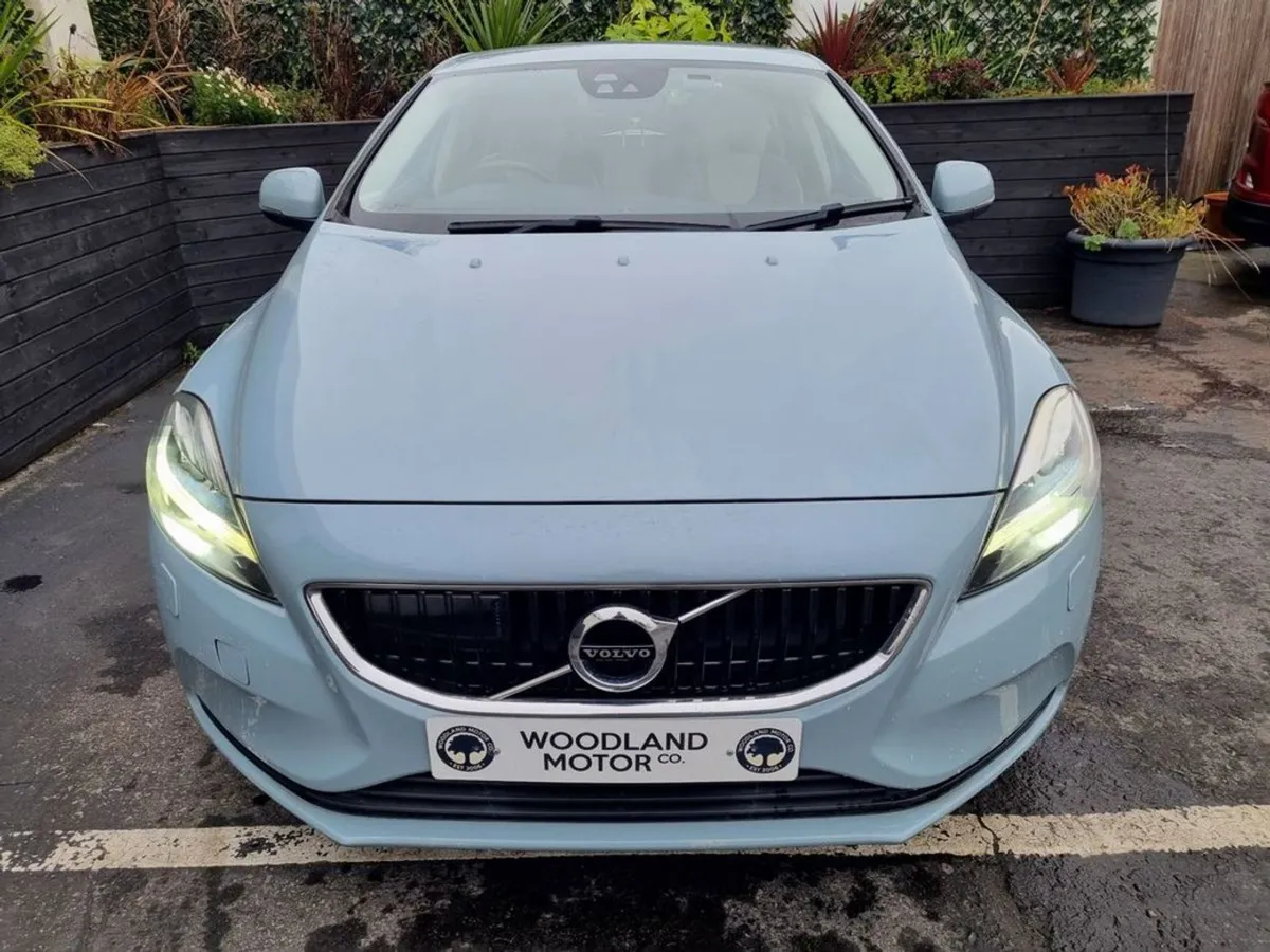 Volvo V40 1.5 T3 / Momentum High Spec / Low Milea - Image 4