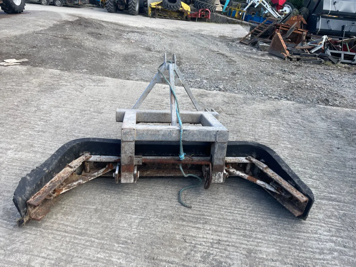 6FT Galvanised Yard Scraper - Image 1