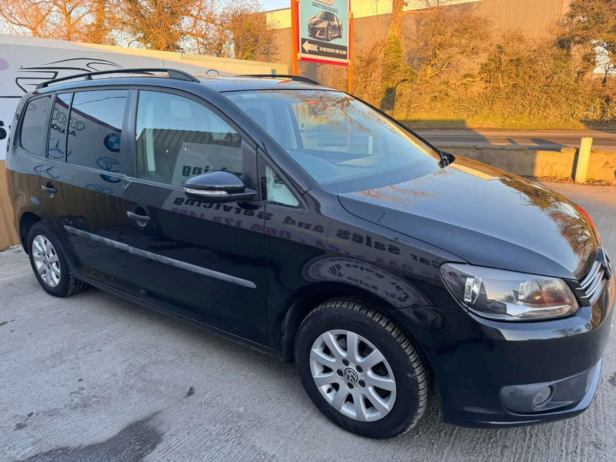 151 VW Touran 1.6TDI DSG AUTO Pan Roof - Image 3