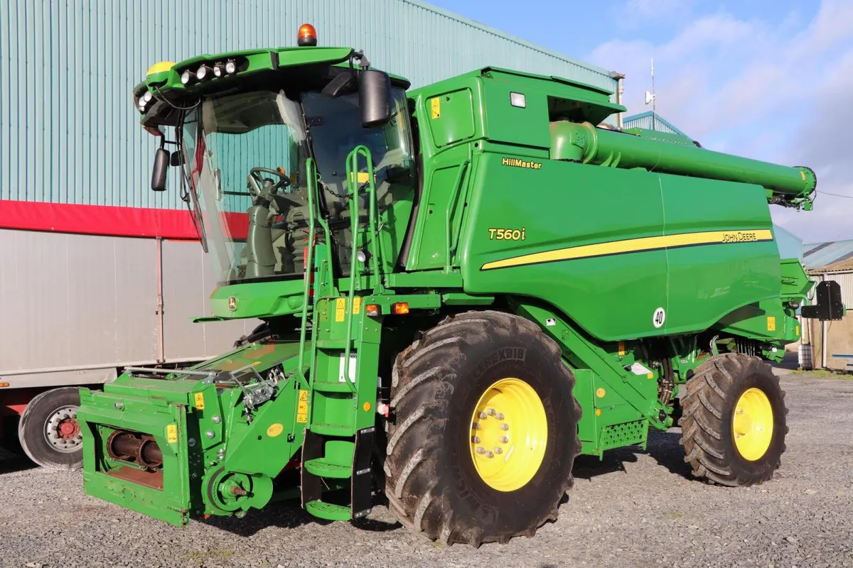 John Deere T560i HillMaster (2020) - Image 1