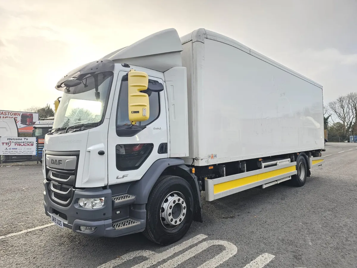 2019 DAF LF 260 Day Cab with 25ft G & A Fridge Bod - Image 4