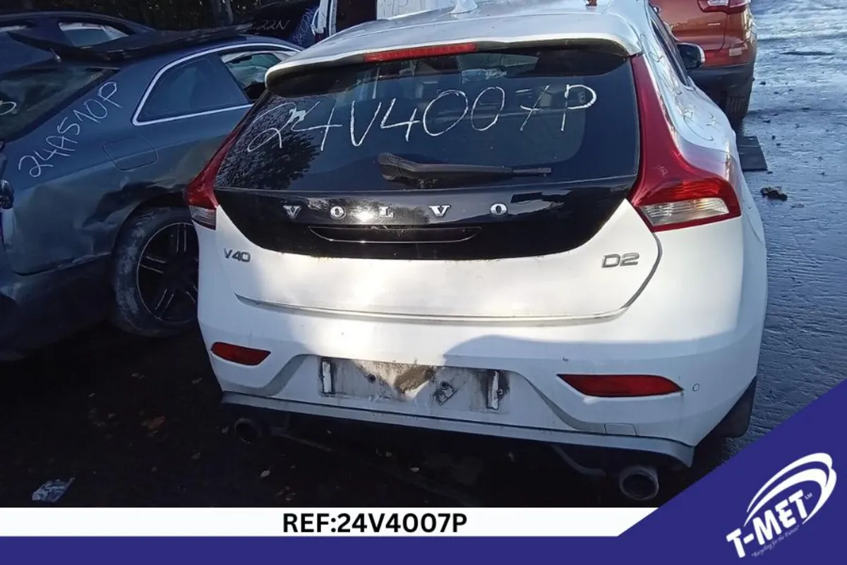 2014 VOLVO V40 BREAKING FOR PARTS - Image 2