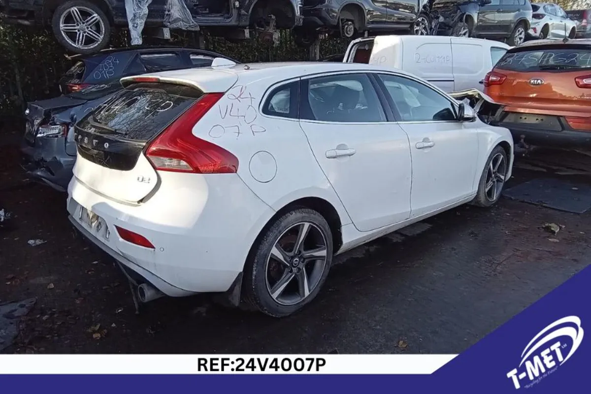 2014 VOLVO V40 BREAKING FOR PARTS - Image 1