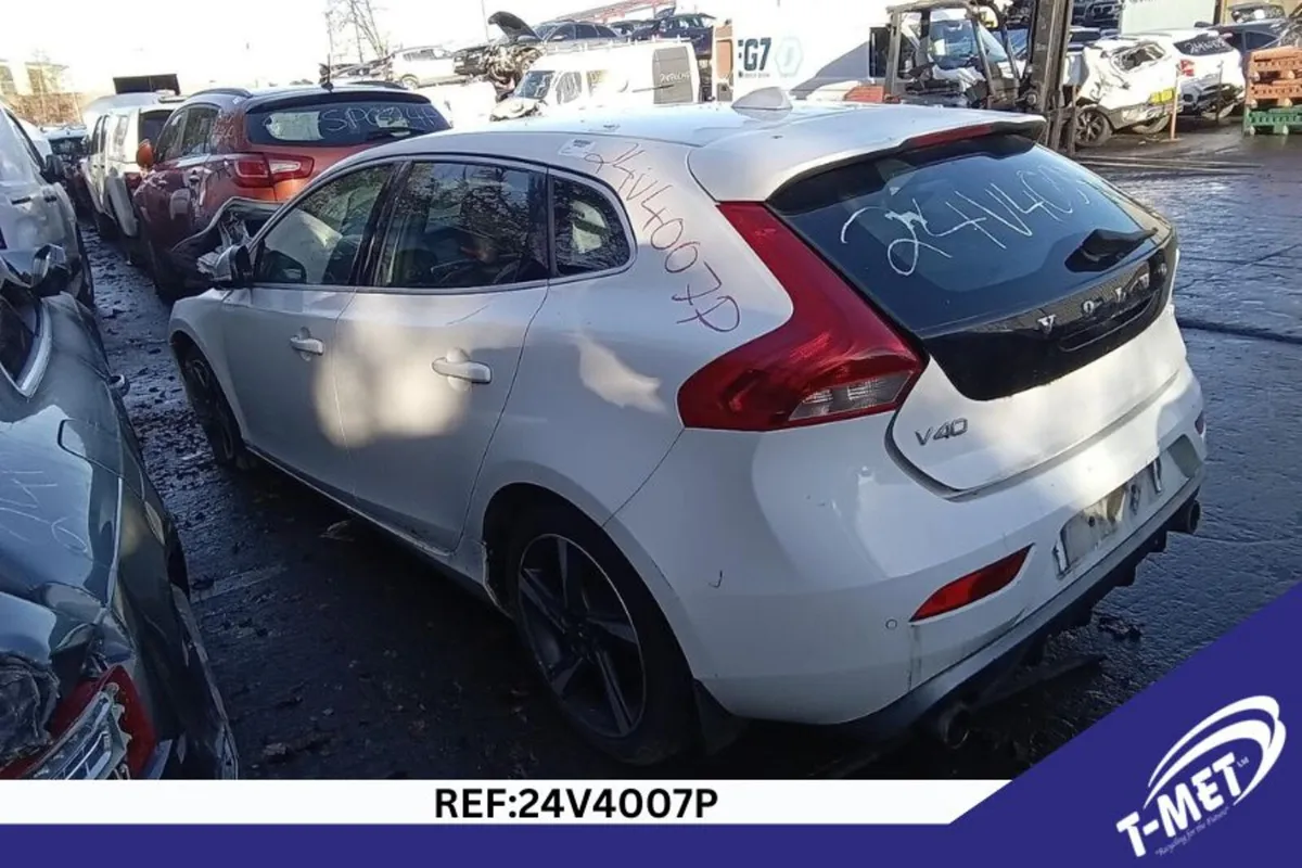 2014 VOLVO V40 BREAKING FOR PARTS - Image 3