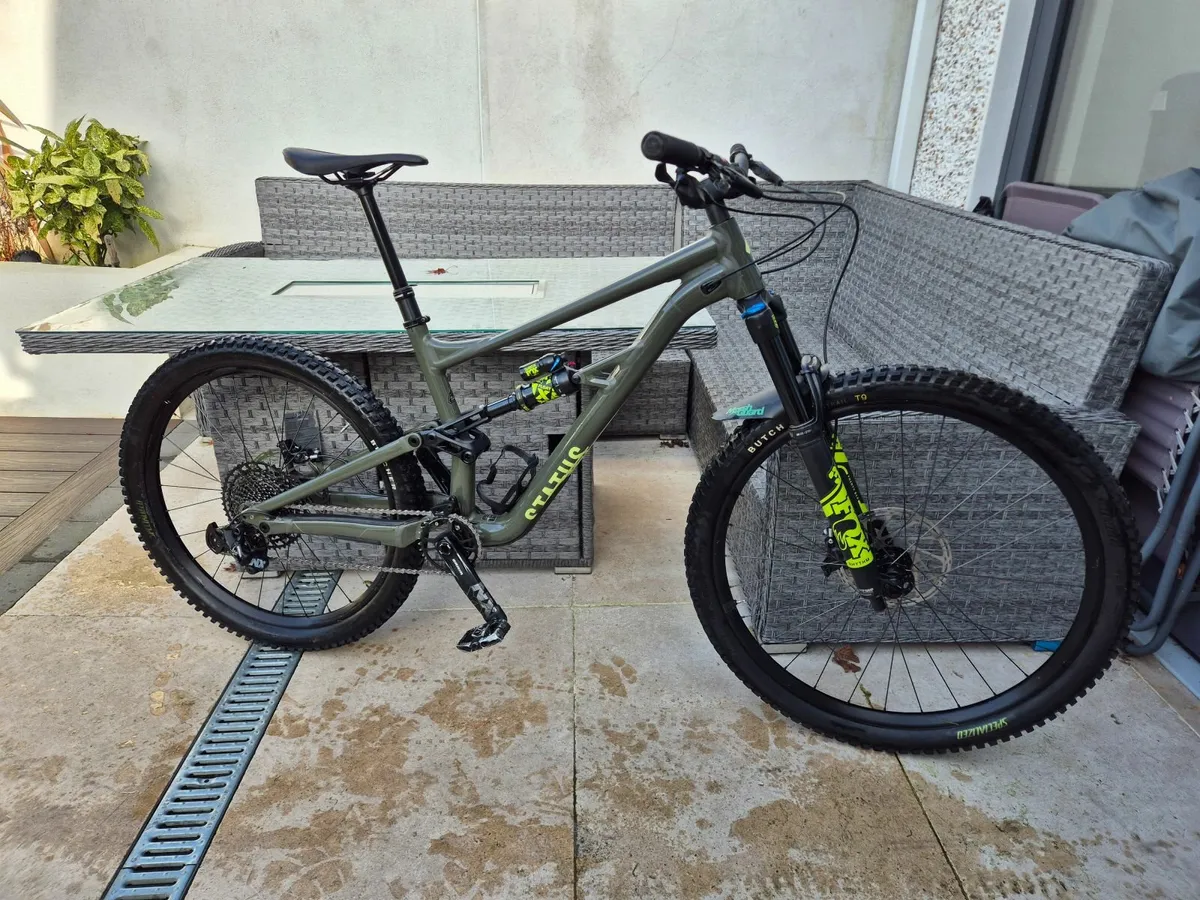 Specialized  Status 140mm 2022 mountain bike - Image 1