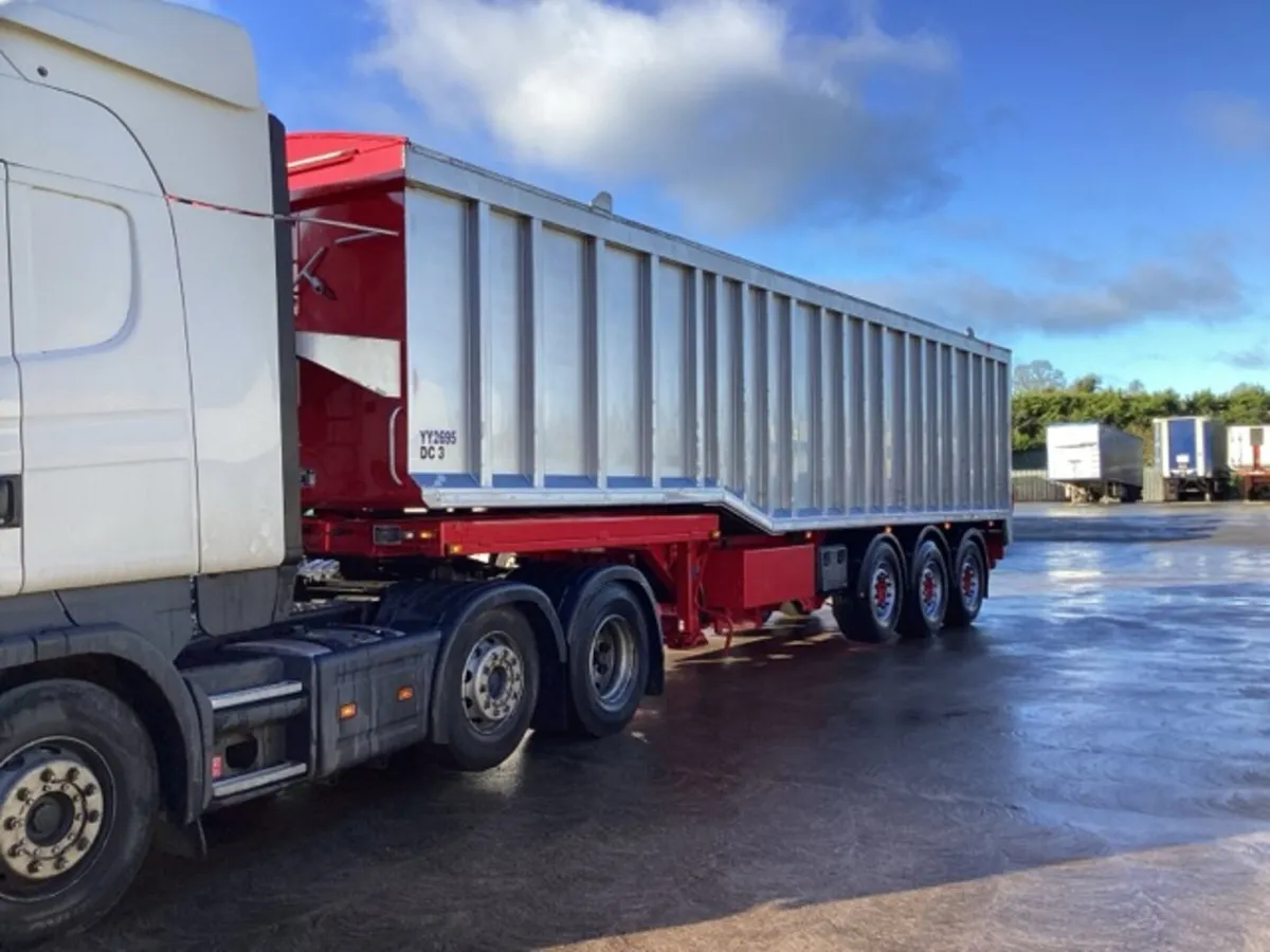 2009  Wilcox Bulk Blower Tipping Trailer - Image 2