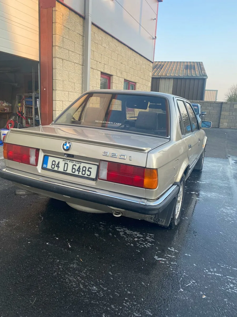 BMW E30 320i - Image 4