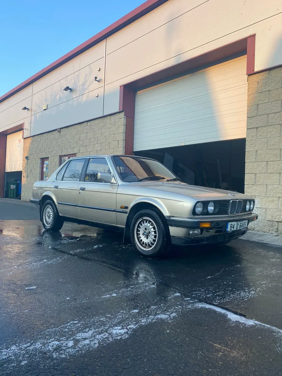BMW E30 320i - Image 2