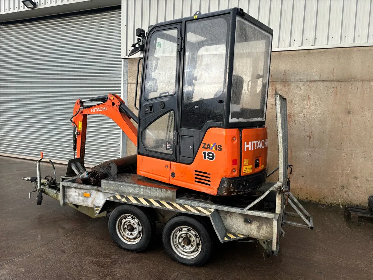 Hitachi Zaxis 19 Digger - Image 2