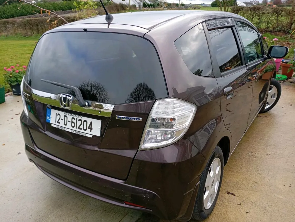 2012 HONDA FIT  HYBRID 5DR. Automatic. - Image 2