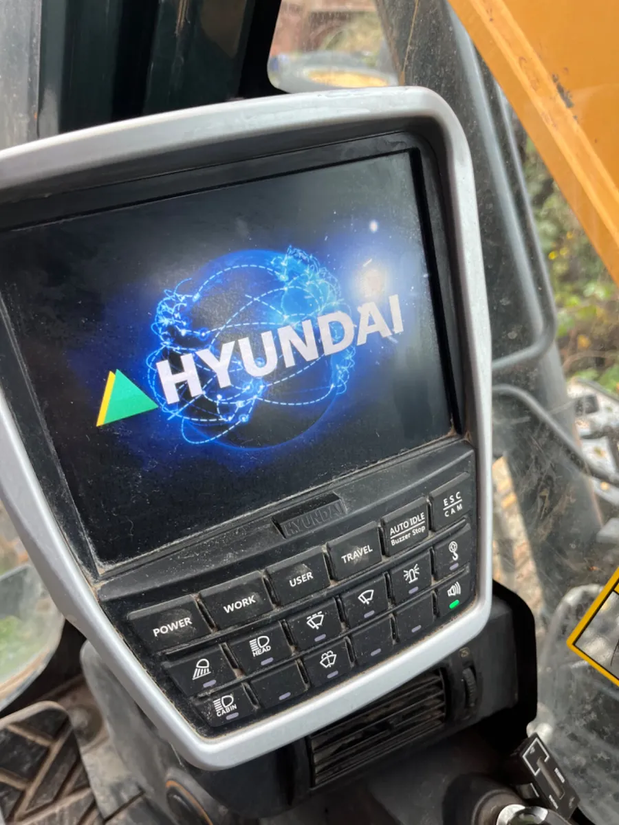 Hyundai HX  monitor repair - Image 1