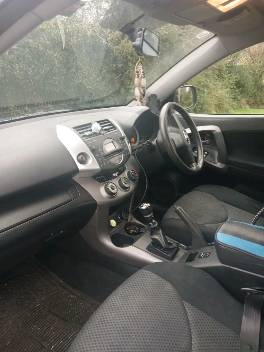 Rav 4  awd  2.2 Diesel manual - Image 2