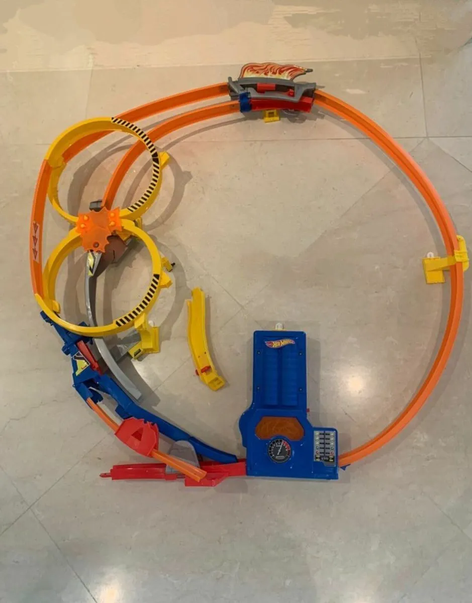 Hotwheels track set