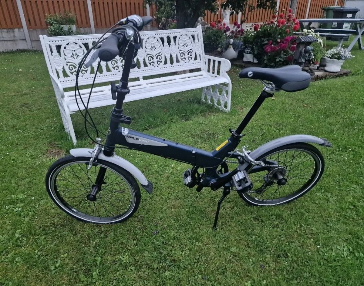 Giant Halfway Folding Bicycle - Image 1