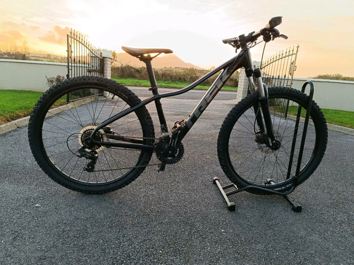 Trek Marlin 5 mountain bike - Image 1