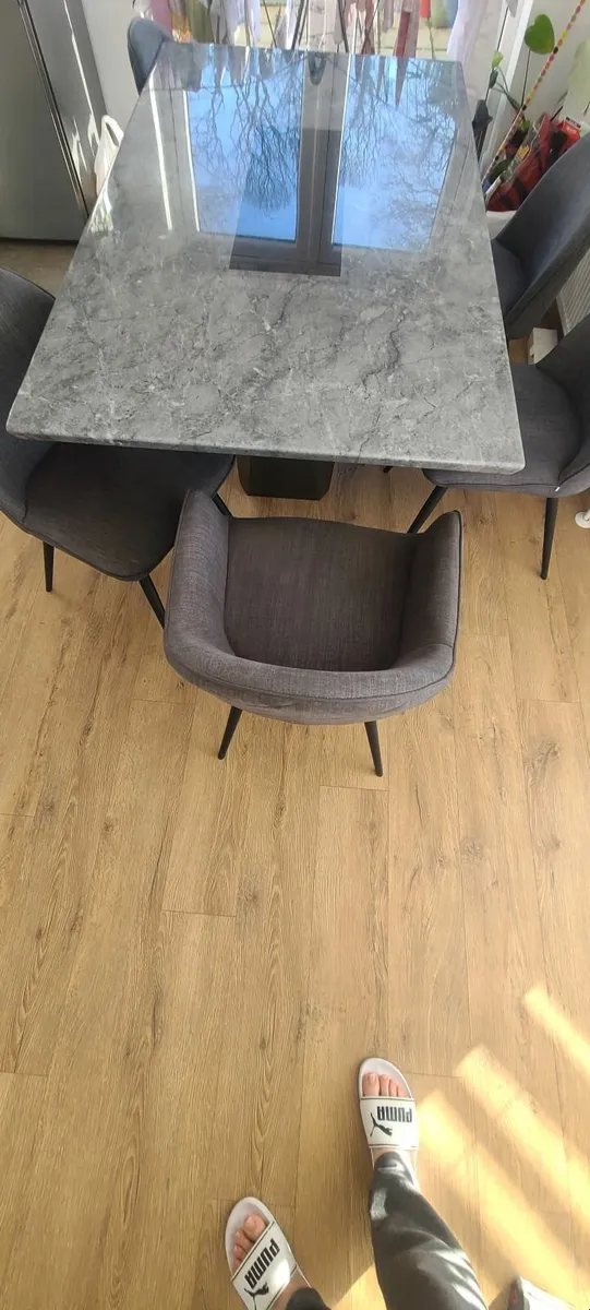 Marble table - Image 1