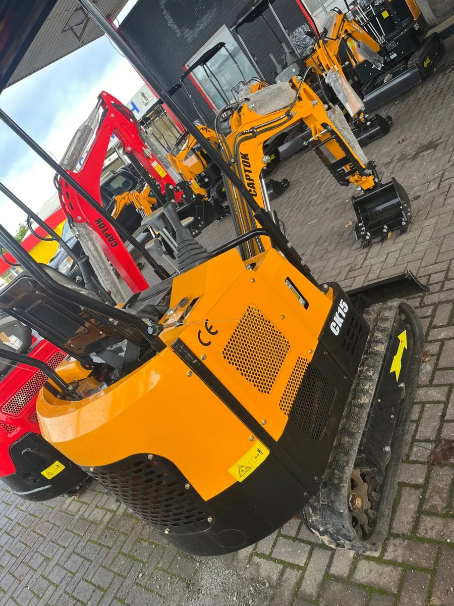 24 Captok 1.5T Mini Digger - Image 4