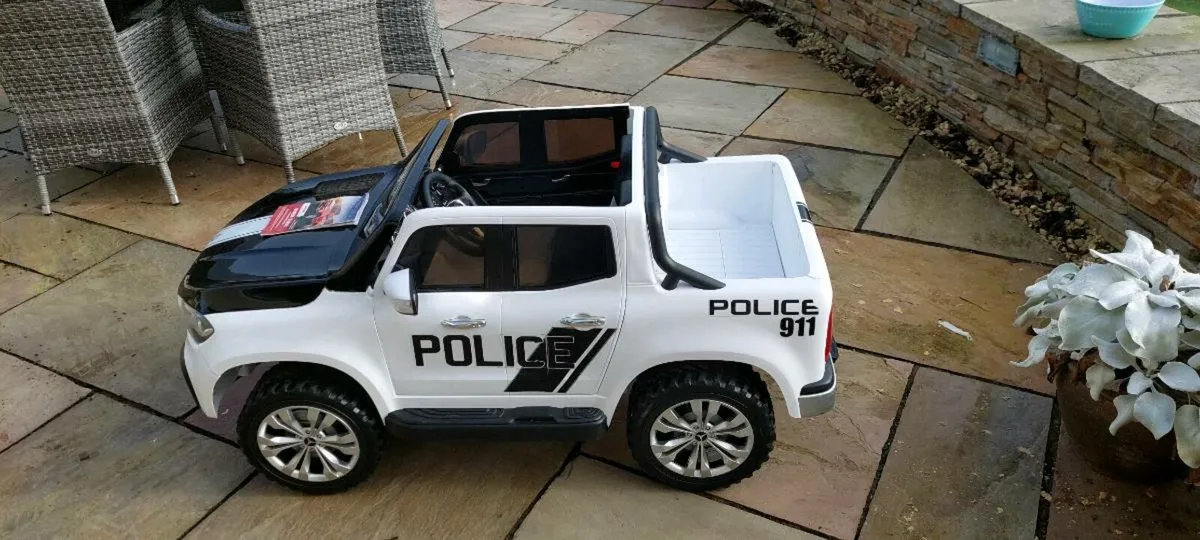 Electric 24v Mercedes Police Jeep - Image 2
