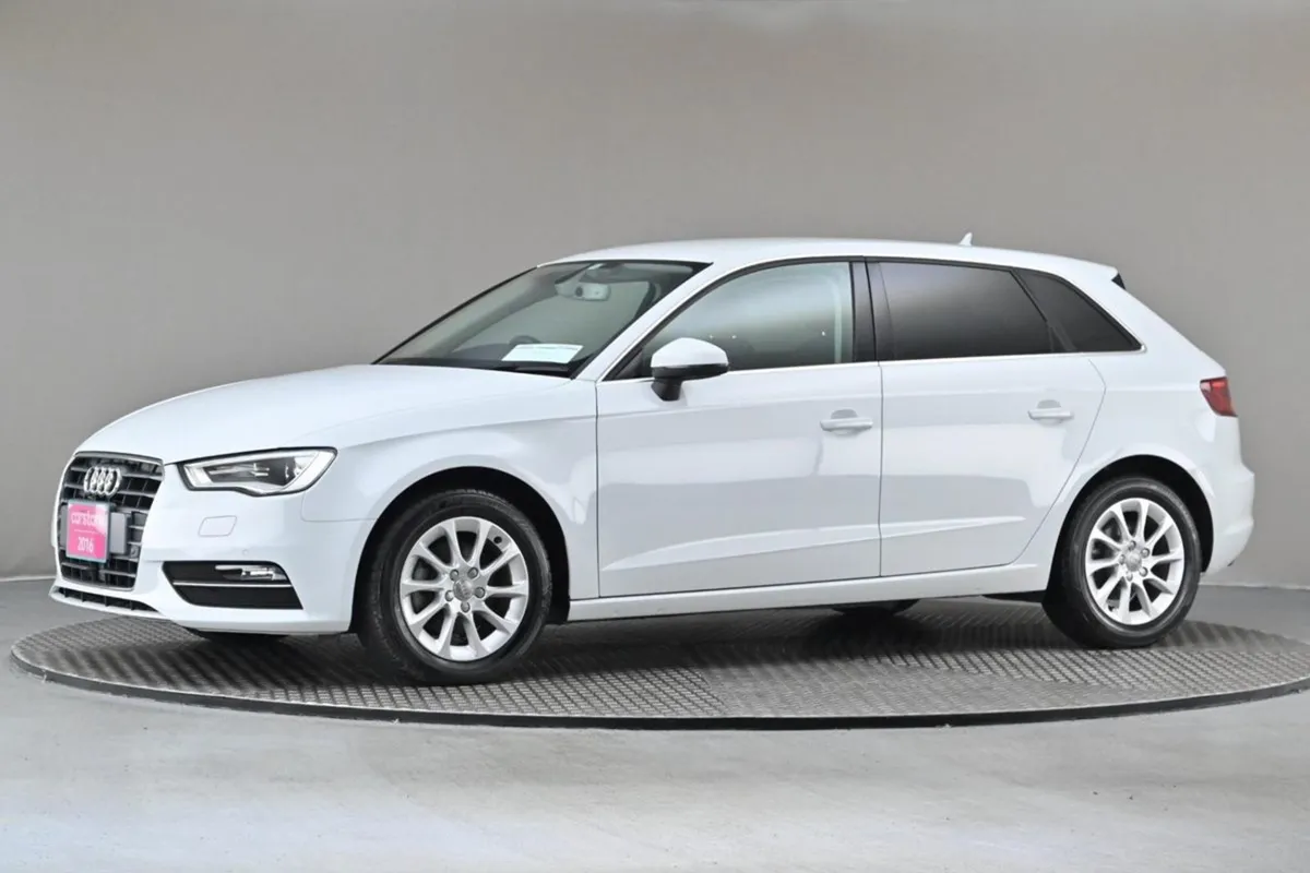 Audi A3 1.4 Tfsi S-tronic 5DR  reverse Cam park S - Image 4