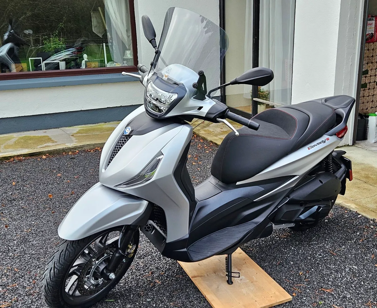 Piaggio Beverly 300 HPE Sport - Image 1