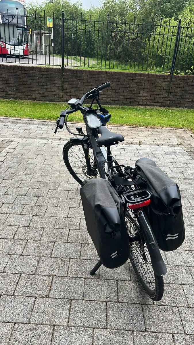 Raleigh Motus hybrid bicycle - Image 2