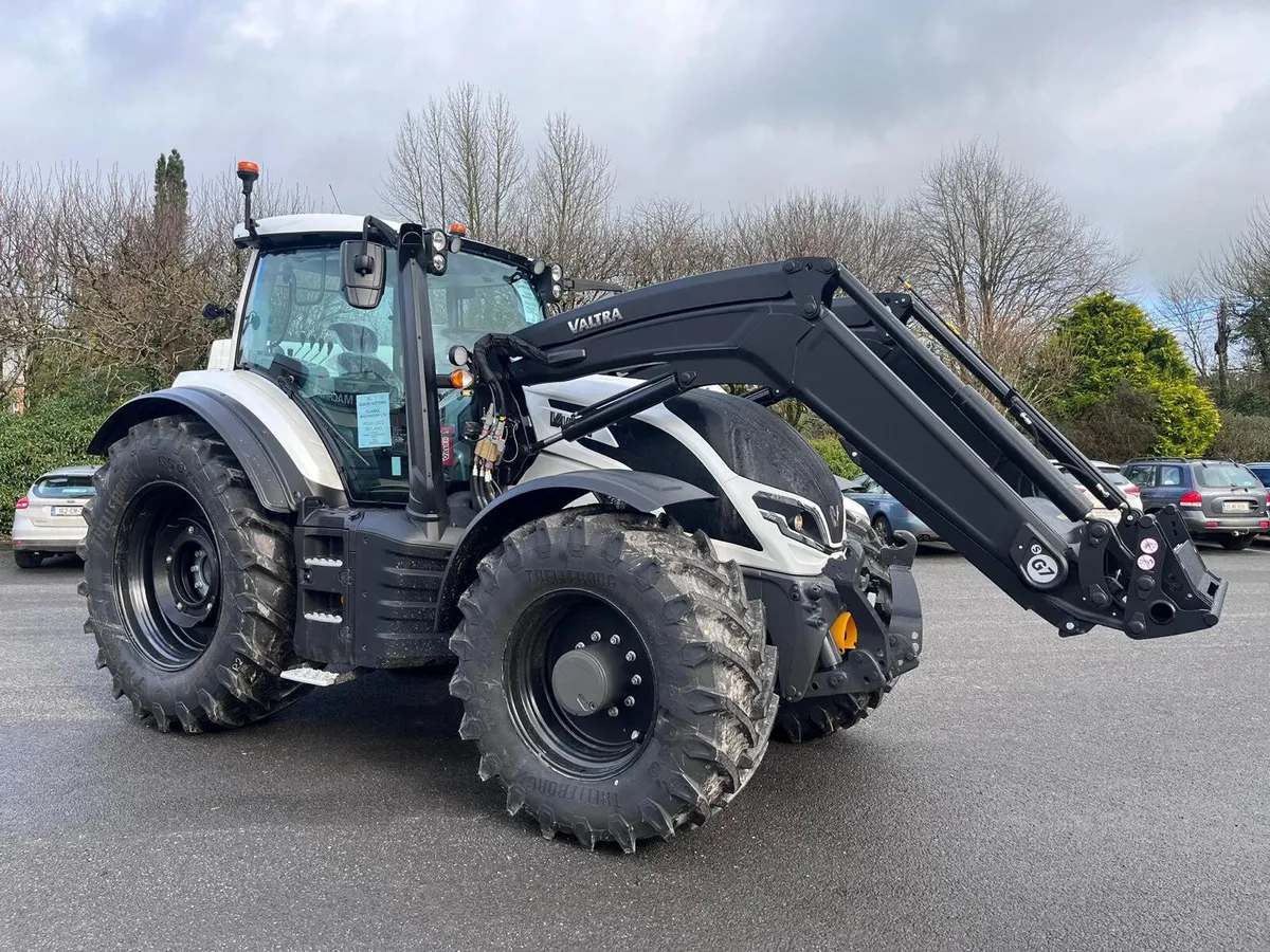 Valtra T 215 Active 💙 EYE CATCHING 💙 - Image 1