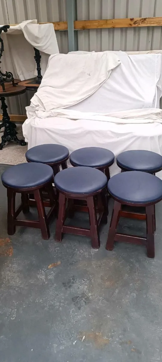 Pub stools and bar furniture - Image 4