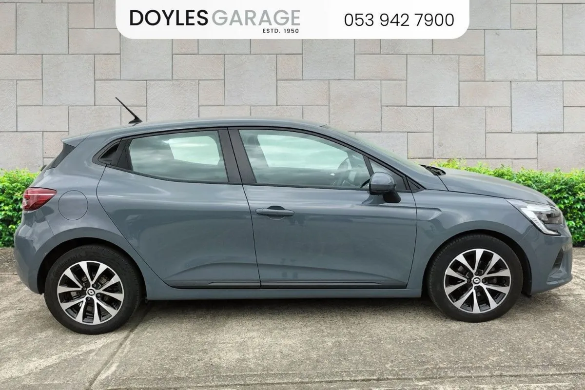 Renault Clio Iconic 1.0 Petrol 90bhp - Image 2