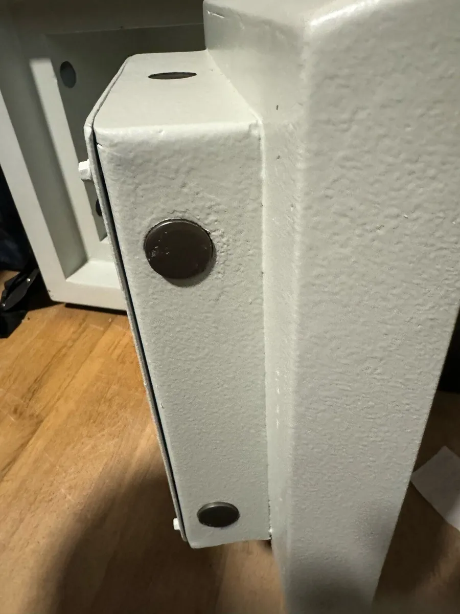 Safe - Image 4