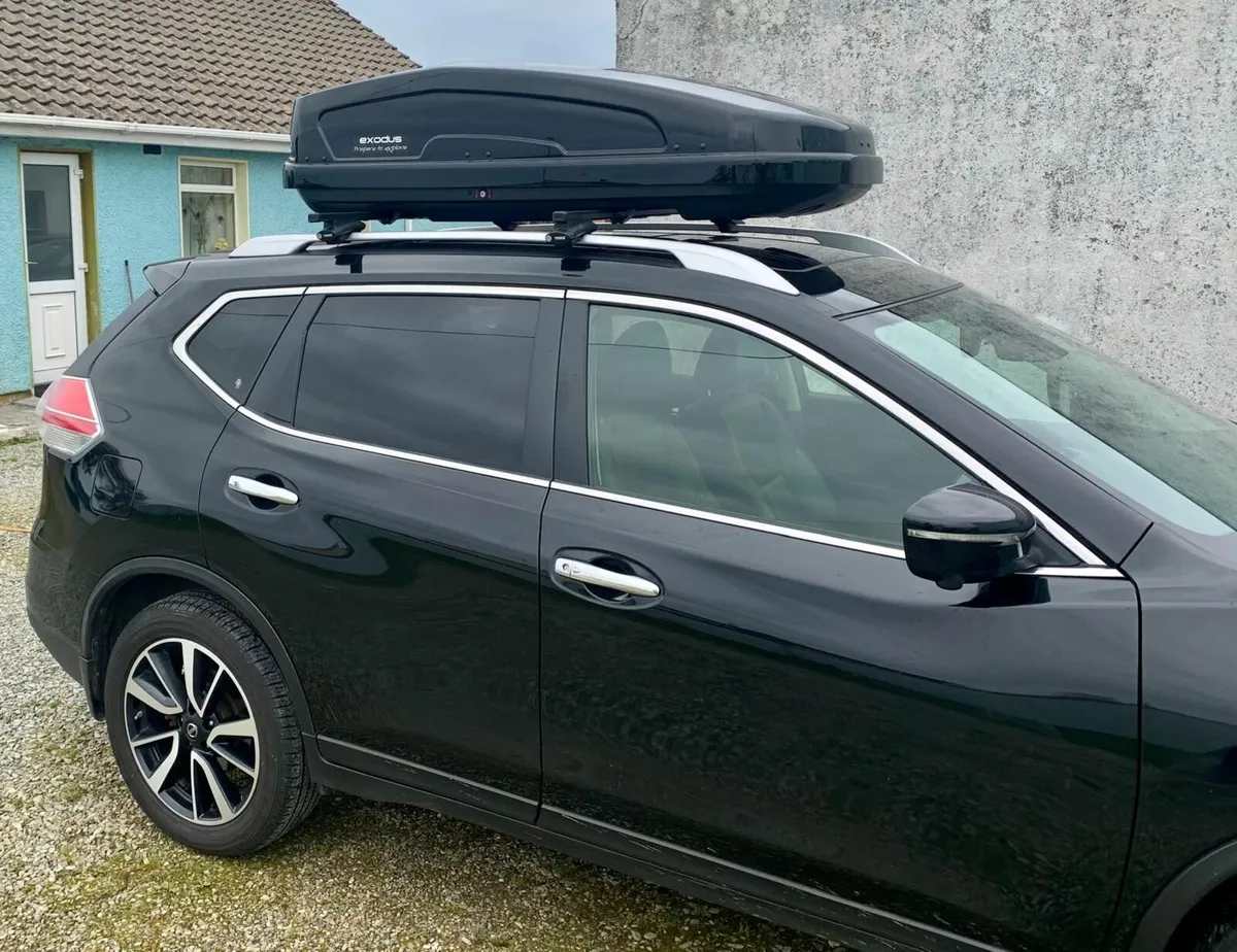 Exodus 430L Roof Box & Bars - Image 1