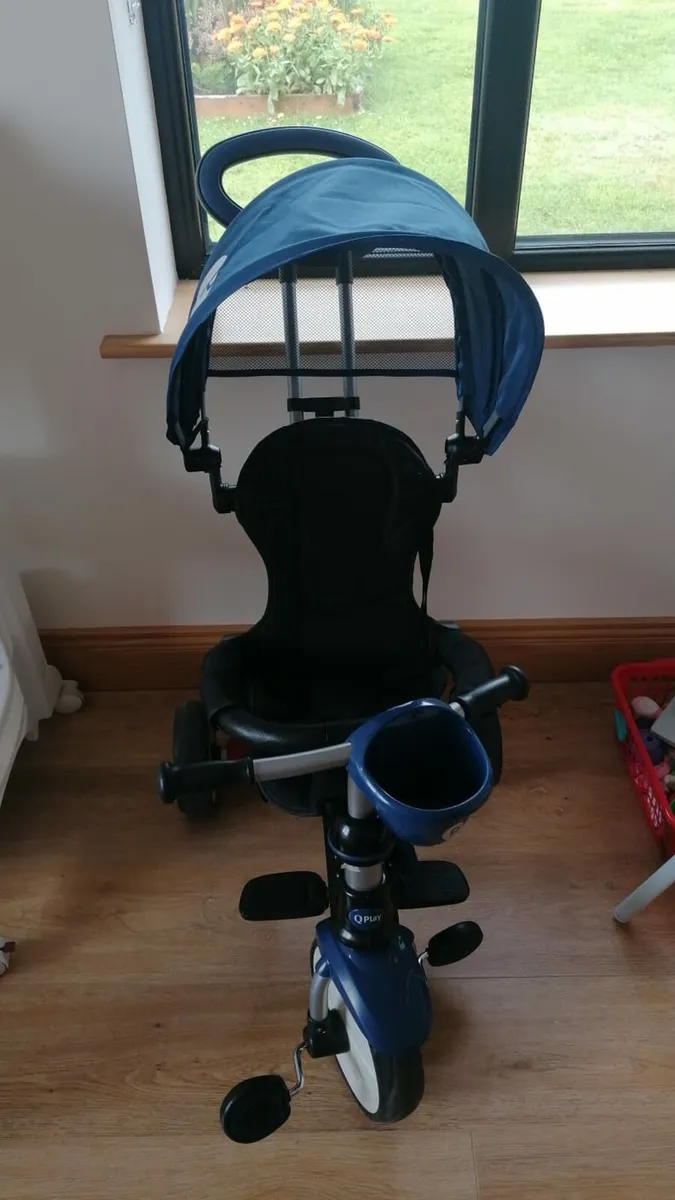 Toddler bike and chairs - Image 1
