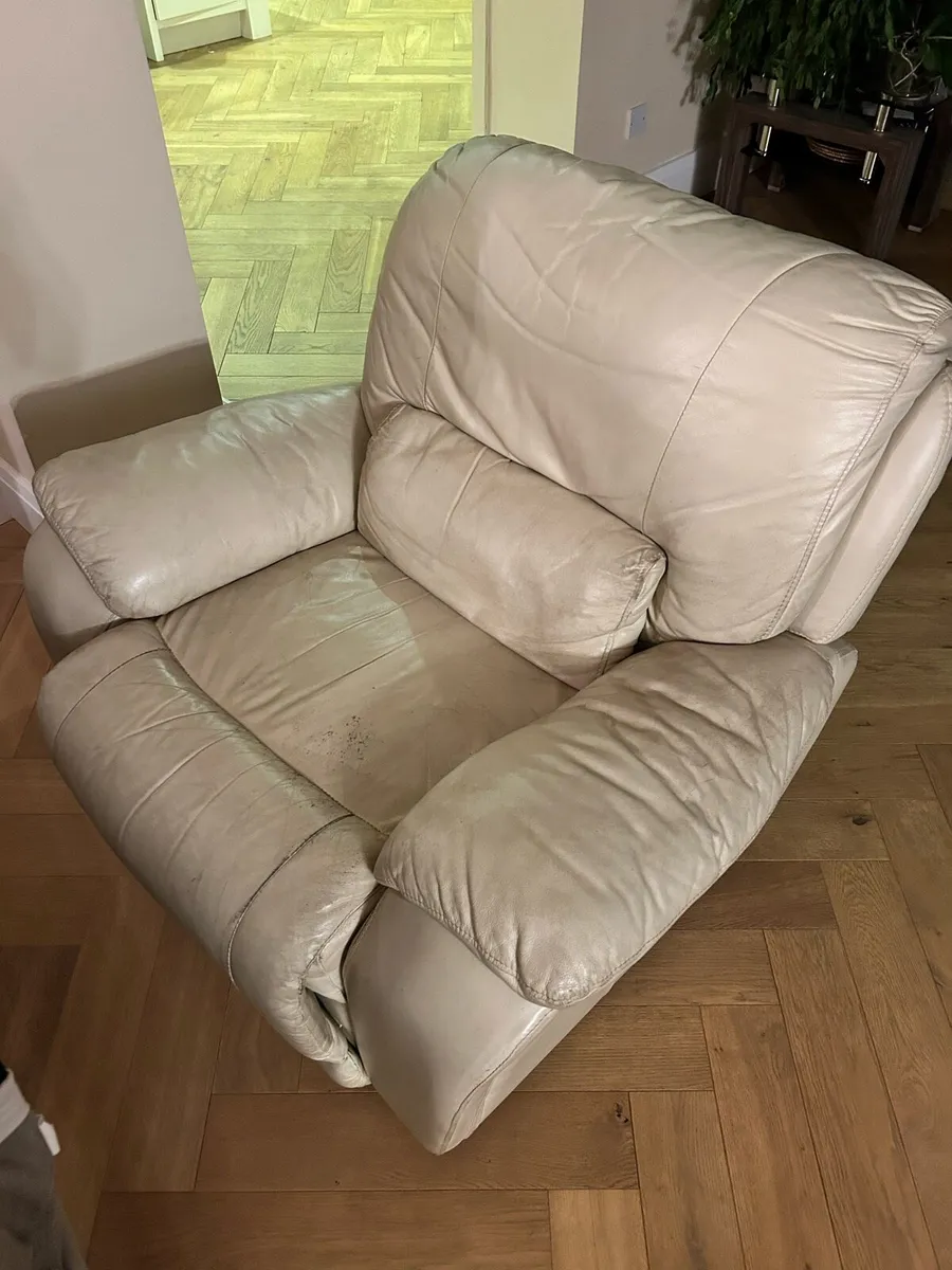 Leather couch - Image 1