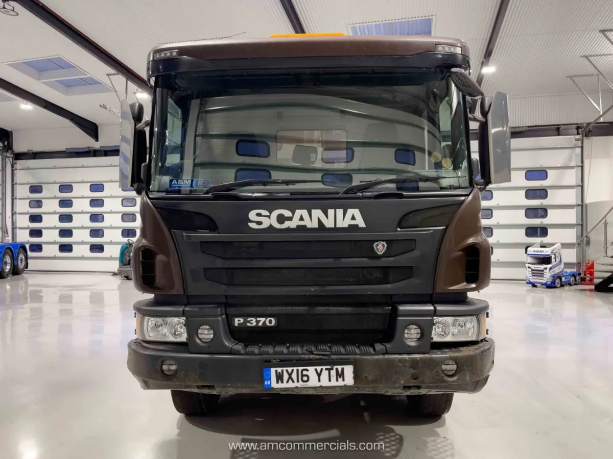 2016 (16) SCANIA P370 8X4 TIPPER - Image 2