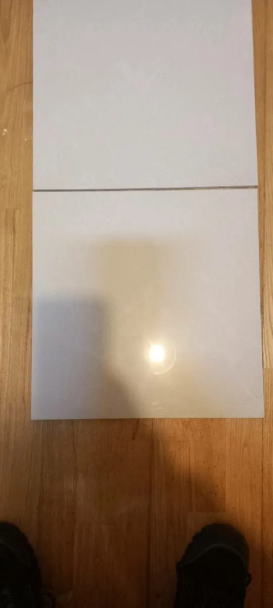 Polished porcelain tiles 400mm x 400mm - Image 1
